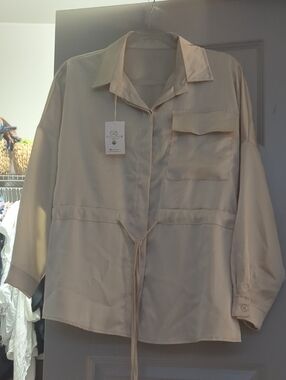 Light Beige Drawstring Button-Front Shirt Jacket
